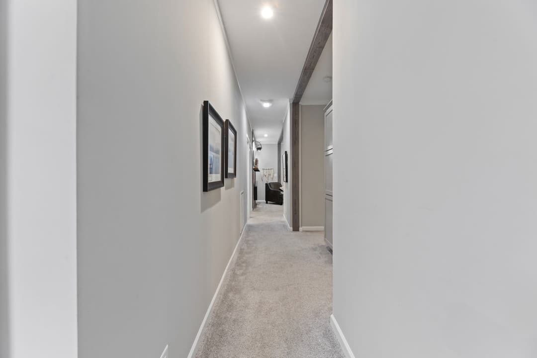 Buncic 28684b interior home features