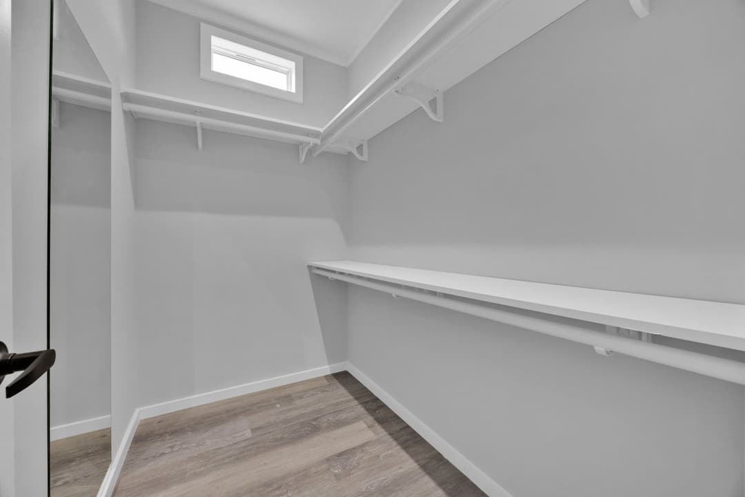 Quinn 30523a bedroom home features