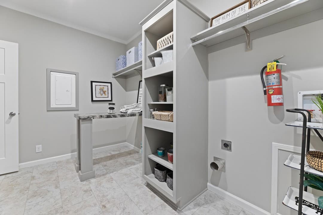 Buncic 28684b interior home features