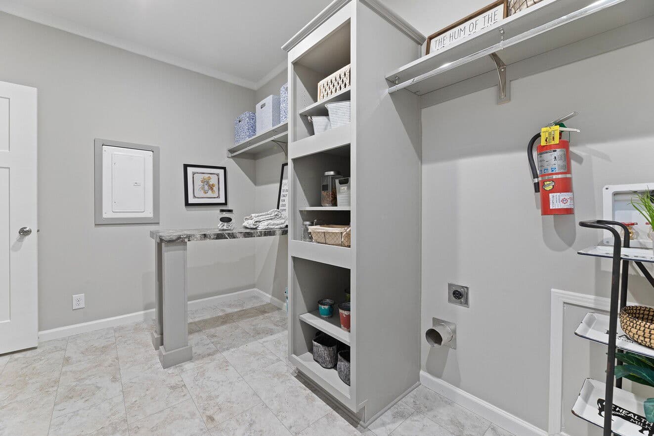 Buncic 28684b interior home features