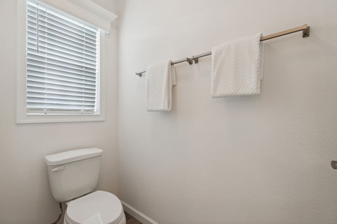 Silver springs 5029 bathroom home features