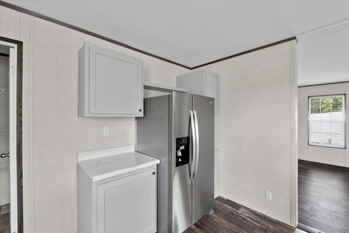 909 lake thomas road, lake wales, florida 33898 (pending)  interior and kitchen home features