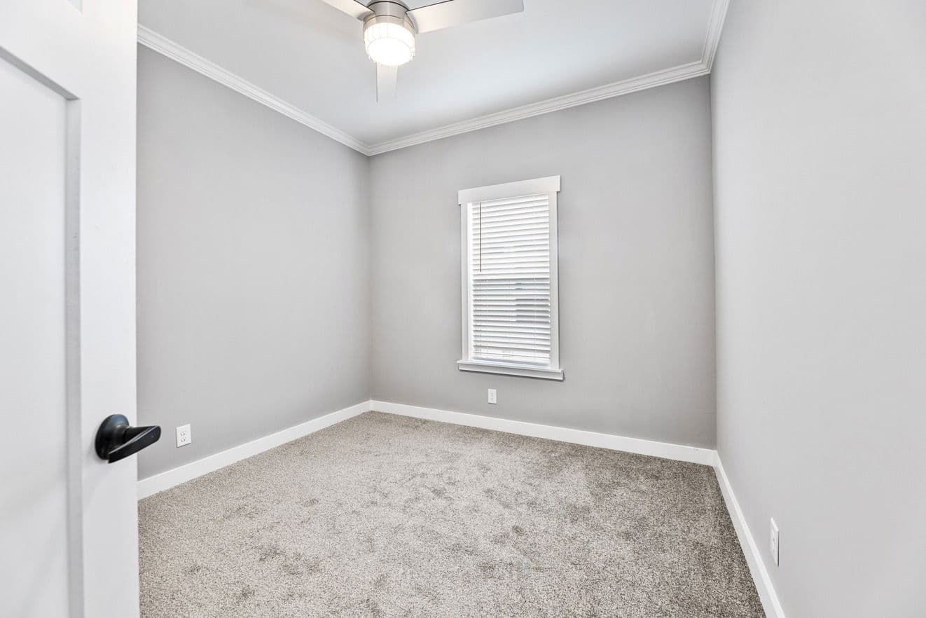 Cottage farmhouse 28522j bedroom home features