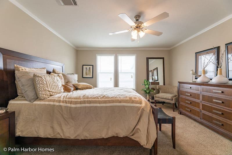 St. martin ii 30523b bedroom home features