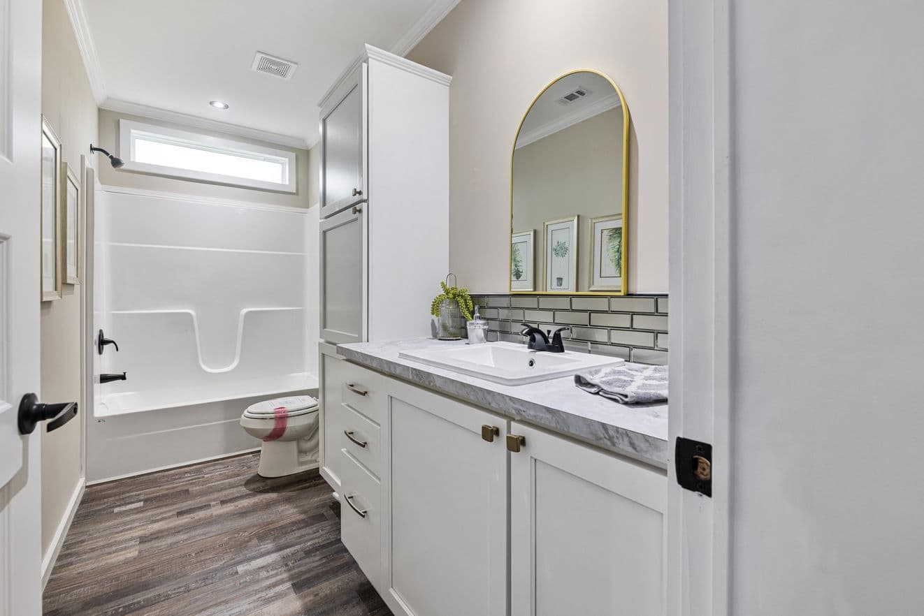 Pierce 28562a bathroom home features