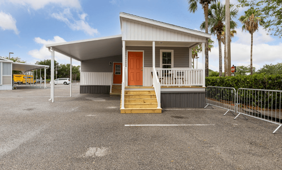 Lake manor 2846h22140 hero, exterior, and elevation home features