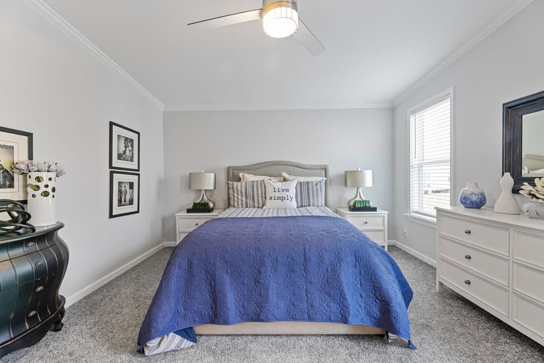 Ventura vi 30483c bedroom home features