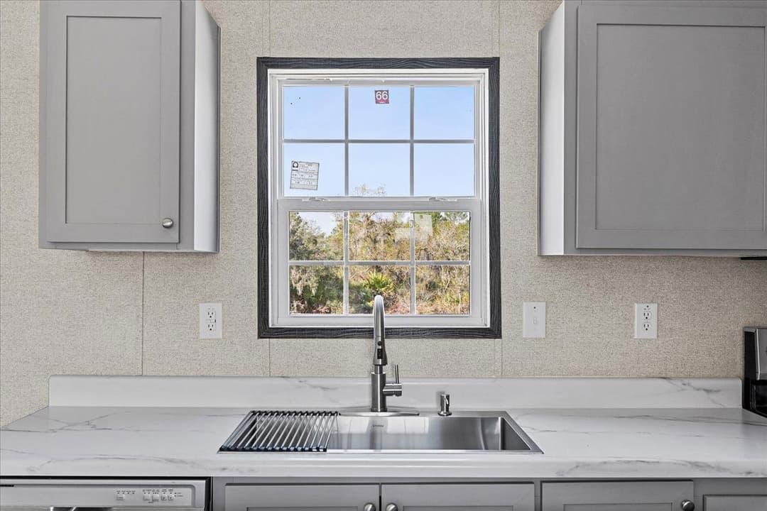 114 mark avenue, lady lake, florida 32159 (sold) 265,300 interior and kitchen home features