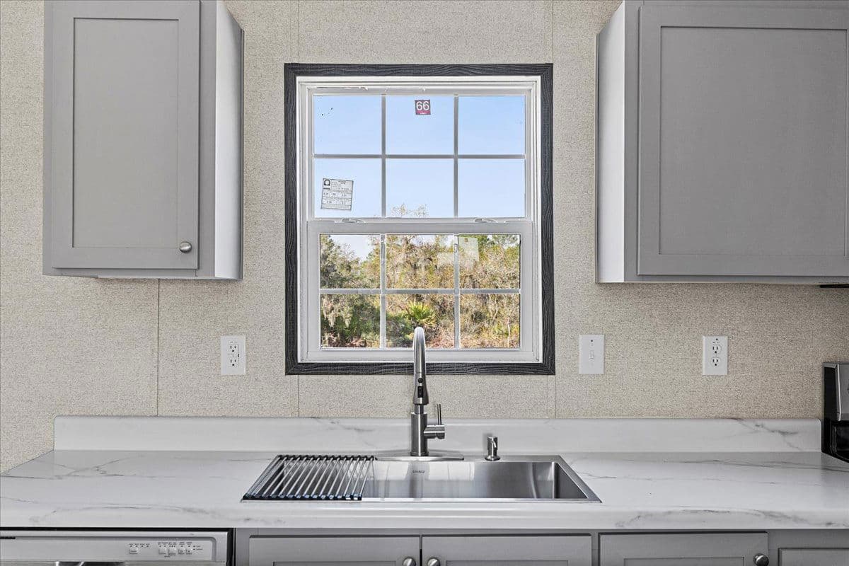 114 mark avenue, lady lake, florida 32159 (sold) 265,300 interior and kitchen home features