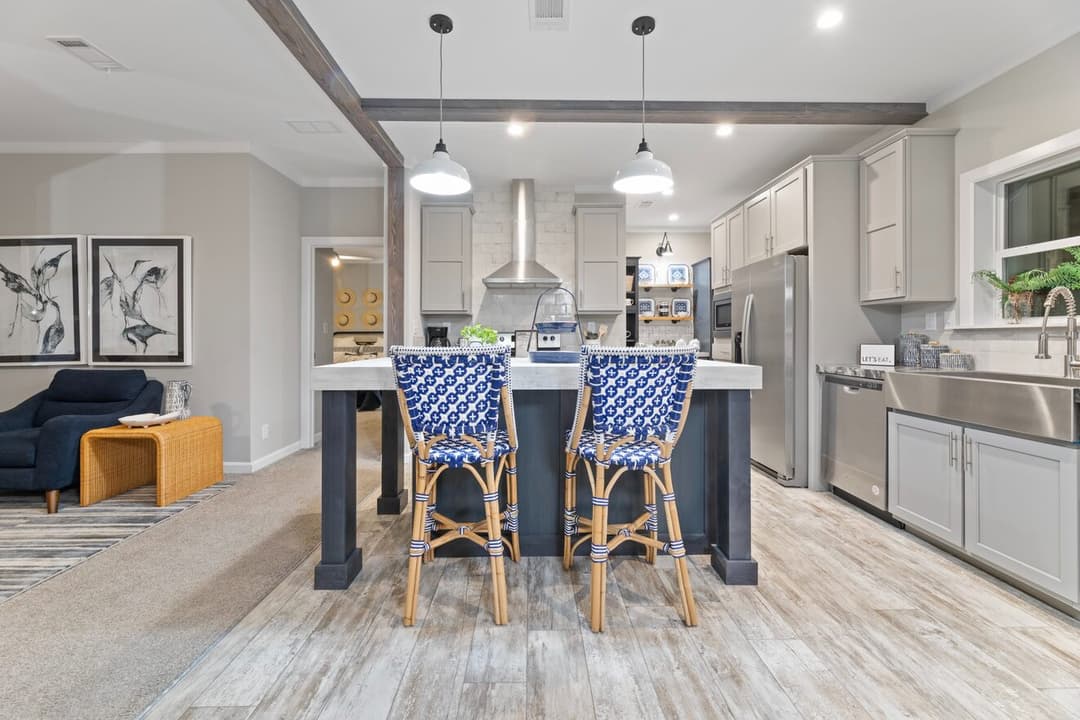 Buncic 28684b interior home features