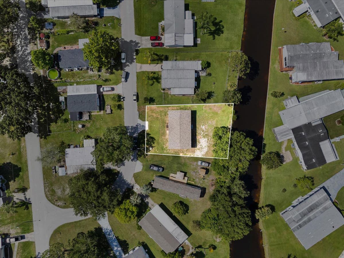 9060 sarah drive, polk city, florida 33868 (sold) exterior home features