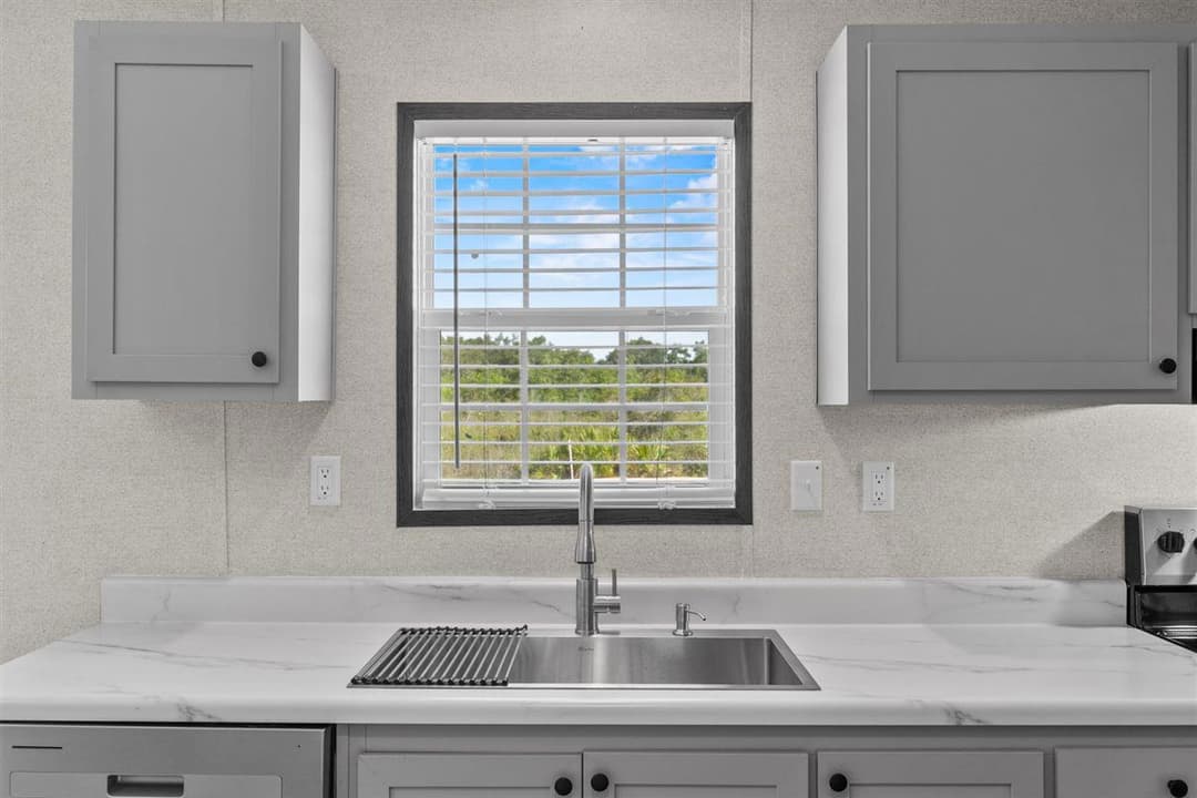 2436 edwin st ne, winter haven, fl 33881 (forsale) $249,764 kitchen home features