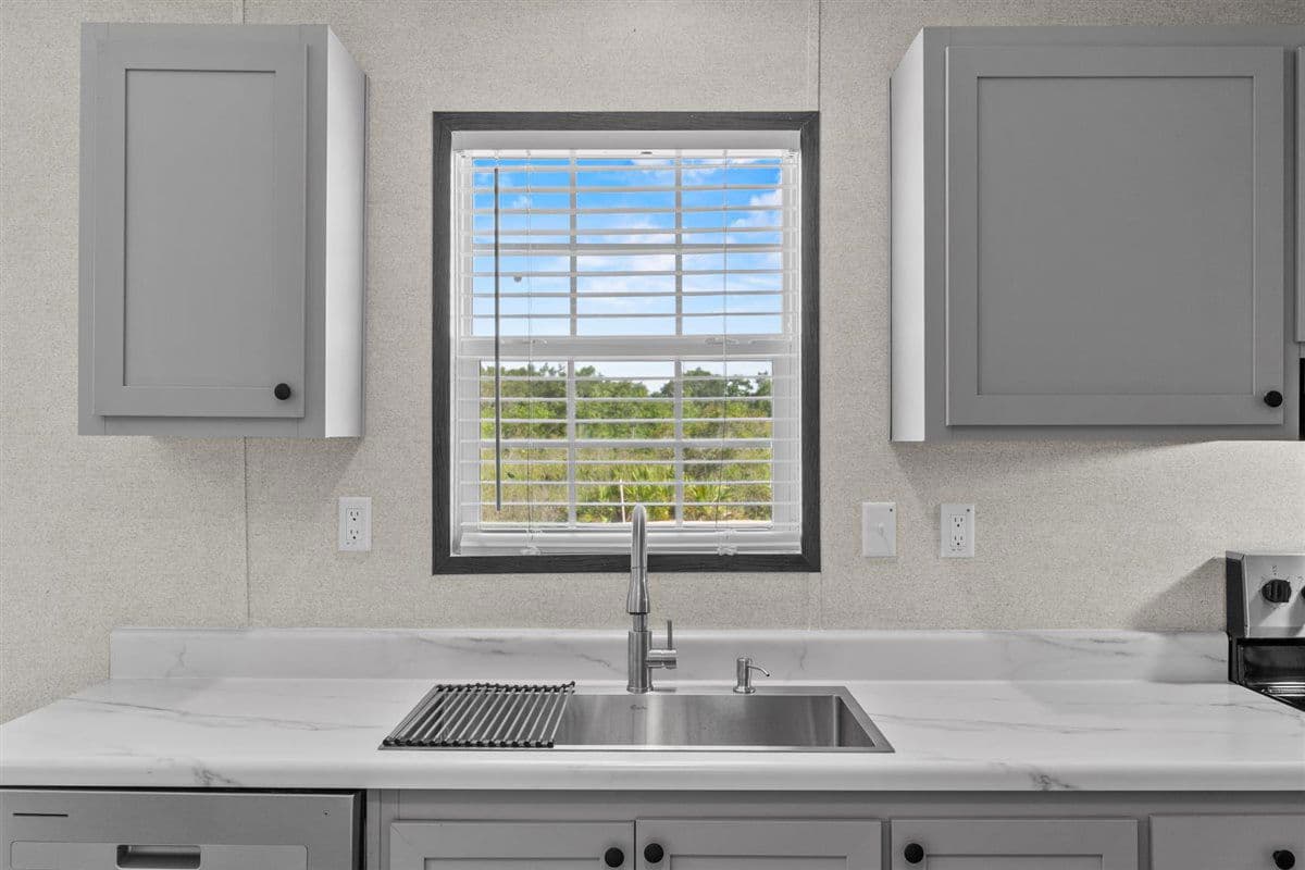 2436 edwin st ne, winter haven, fl 33881 (forsale) $249,764 kitchen home features