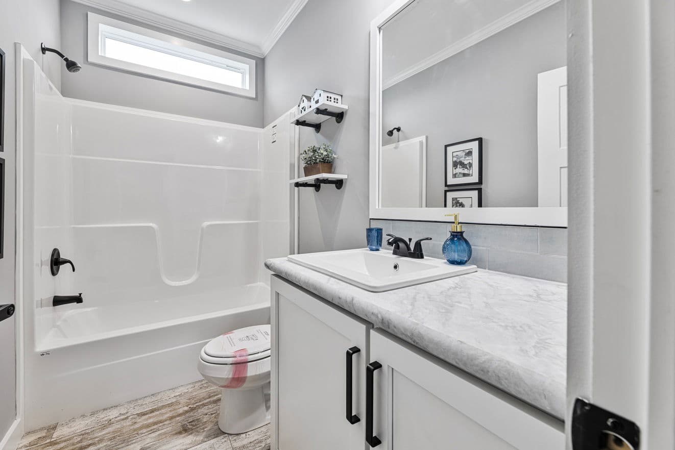 Cottage farmhouse 28522j bathroom home features