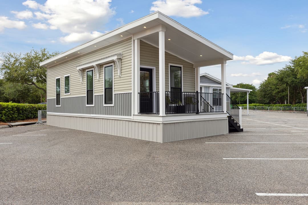 Calloway 239 exterior home features