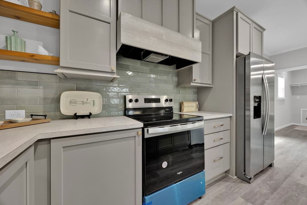 Quinn 30523a kitchen home features