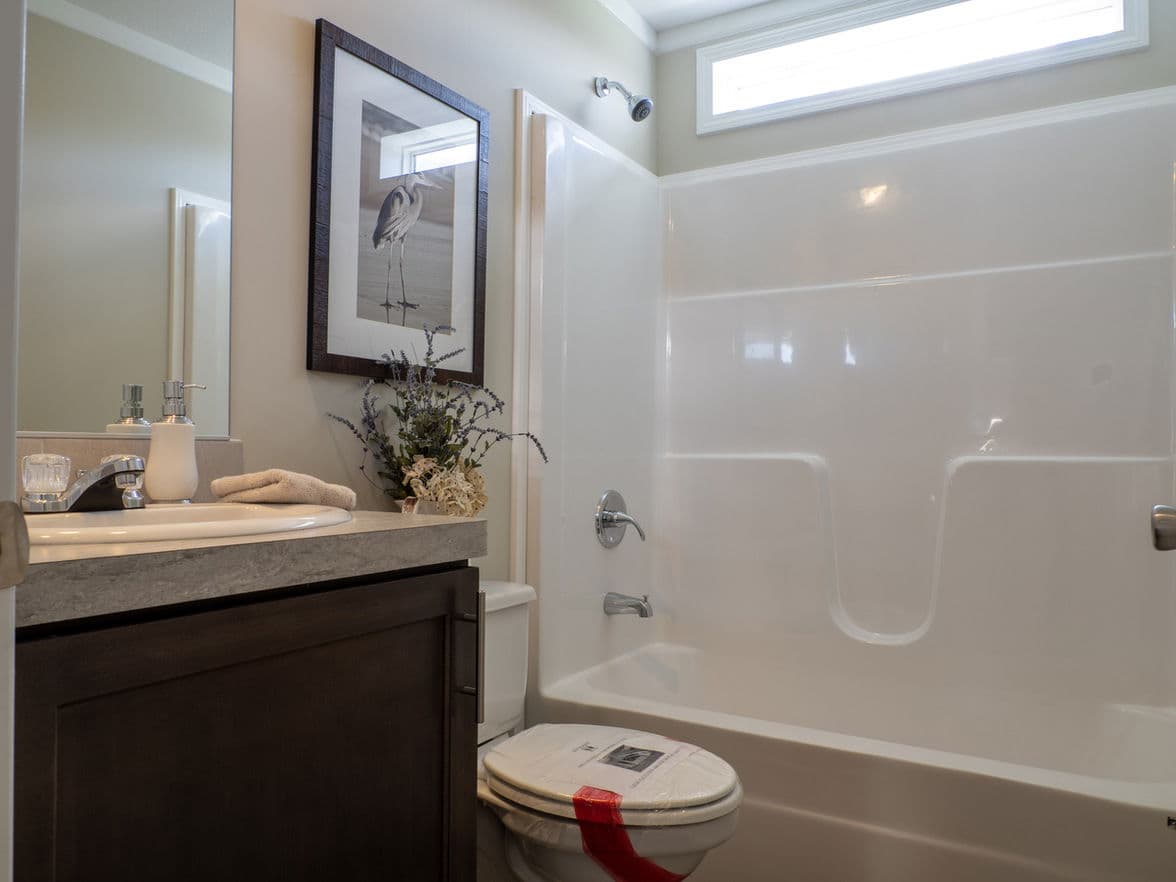 Avon park 24482e bathroom home features