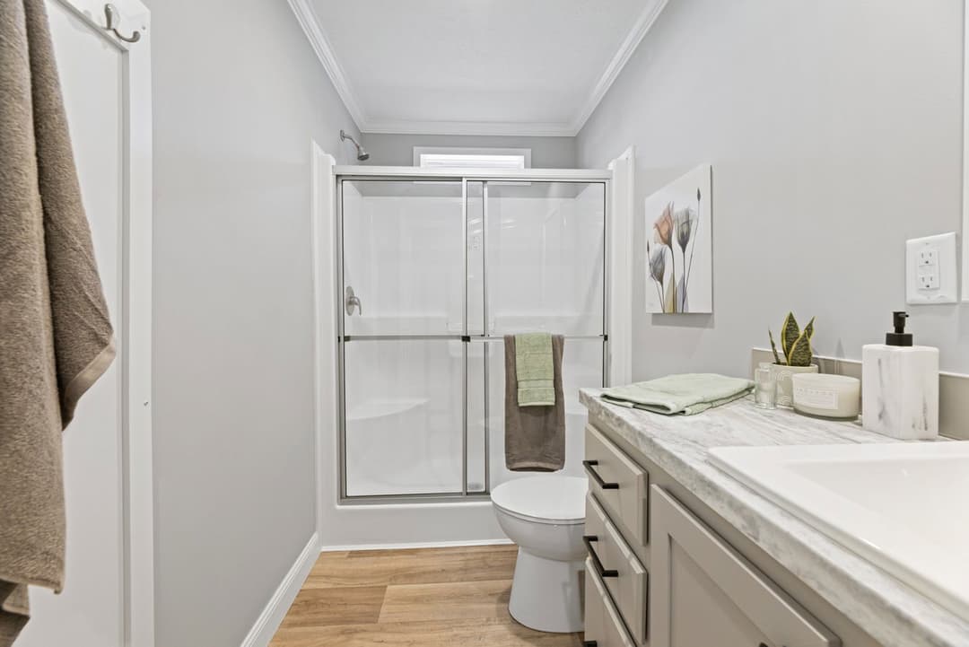 Cumberland duplex bathroom home features