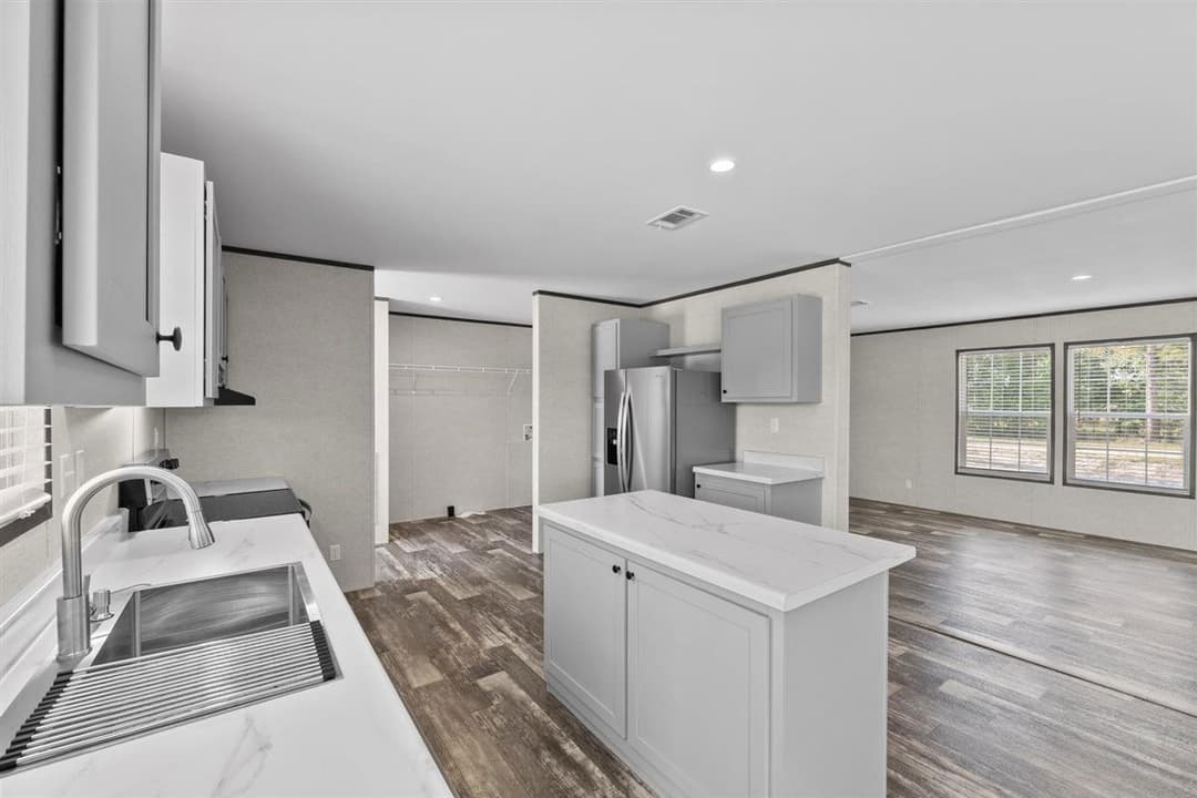 2436 edwin st ne, winter haven, fl 33881 (forsale) $249,764 kitchen home features