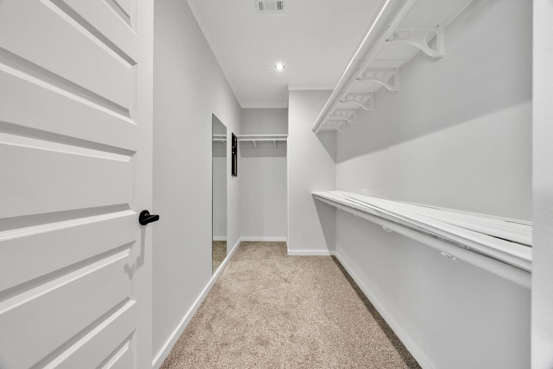 Draper 40764a bedroom home features