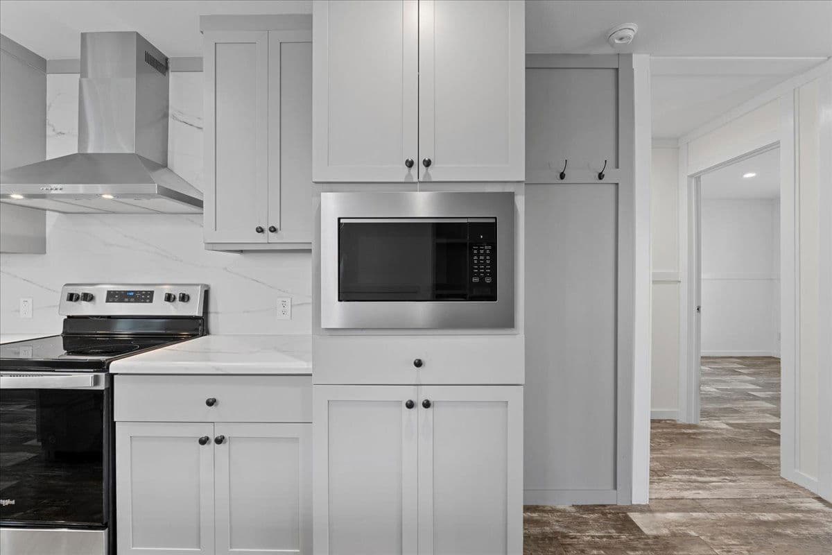 2270 griffin road, bartow, florida 33830 (for sale) $204,992 interior and kitchen home features