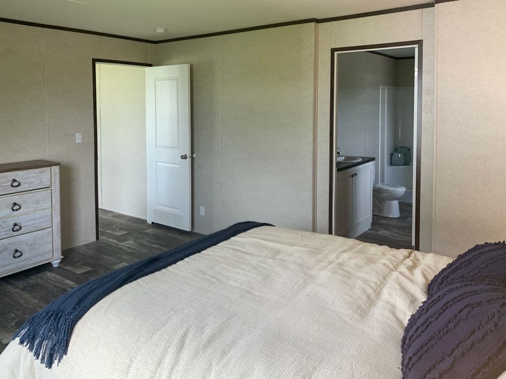 Woolwine bedroom home features