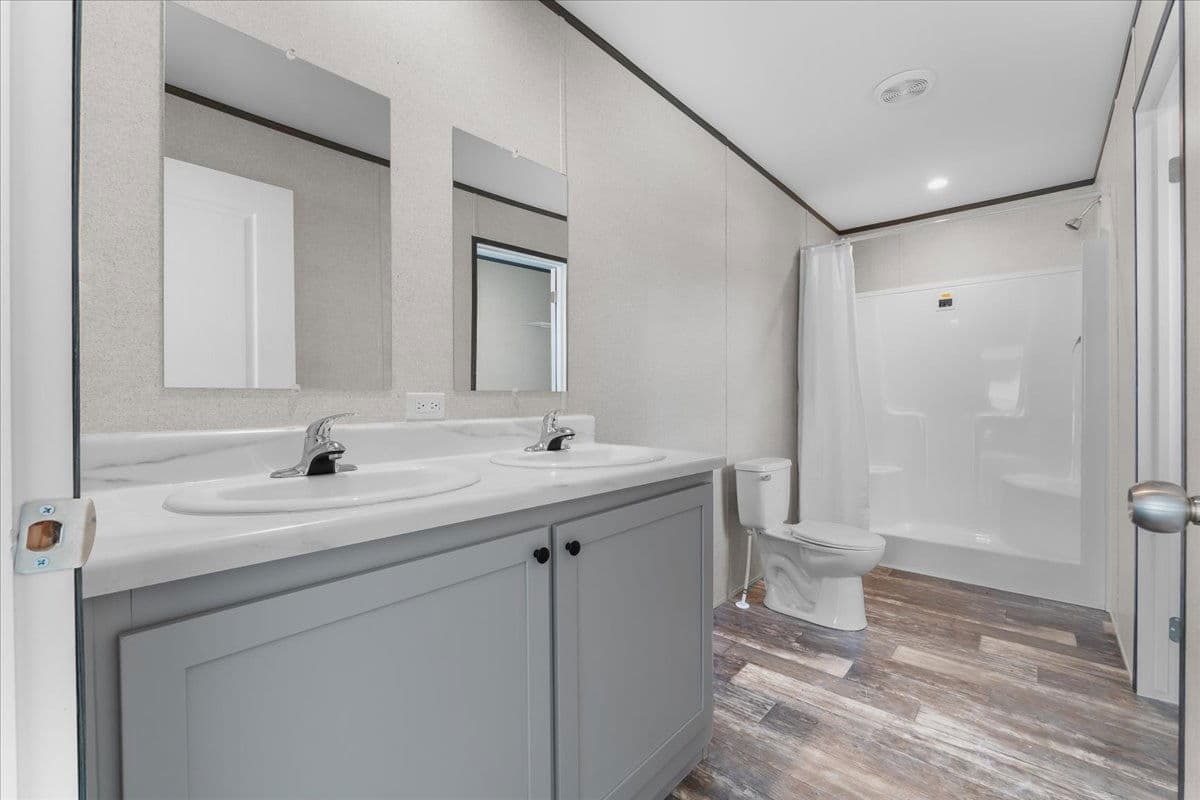 9060 sarah drive, polk city, florida 33868 (sold) interior and bathroom home features