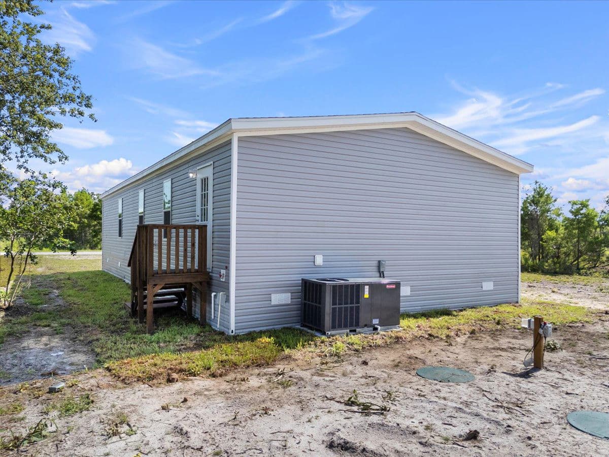 909 lake thomas road, lake wales, florida 33898 (pending)  exterior home features