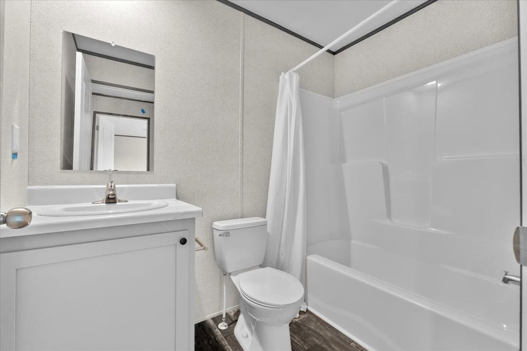 909 lake thomas road, lake wales, florida 33898 (pending)  interior and bathroom home features