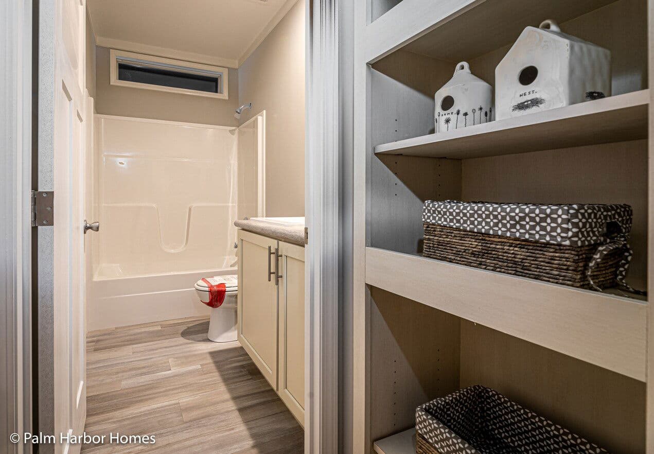 Summer breeze iv 28522d interior home features