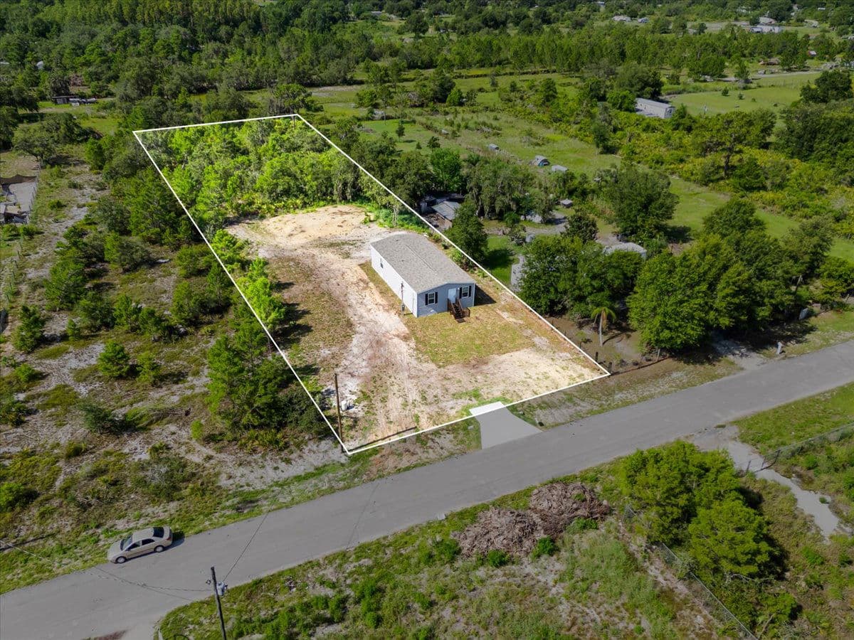 909 lake thomas road, lake wales, florida 33898 (pending)  exterior home features