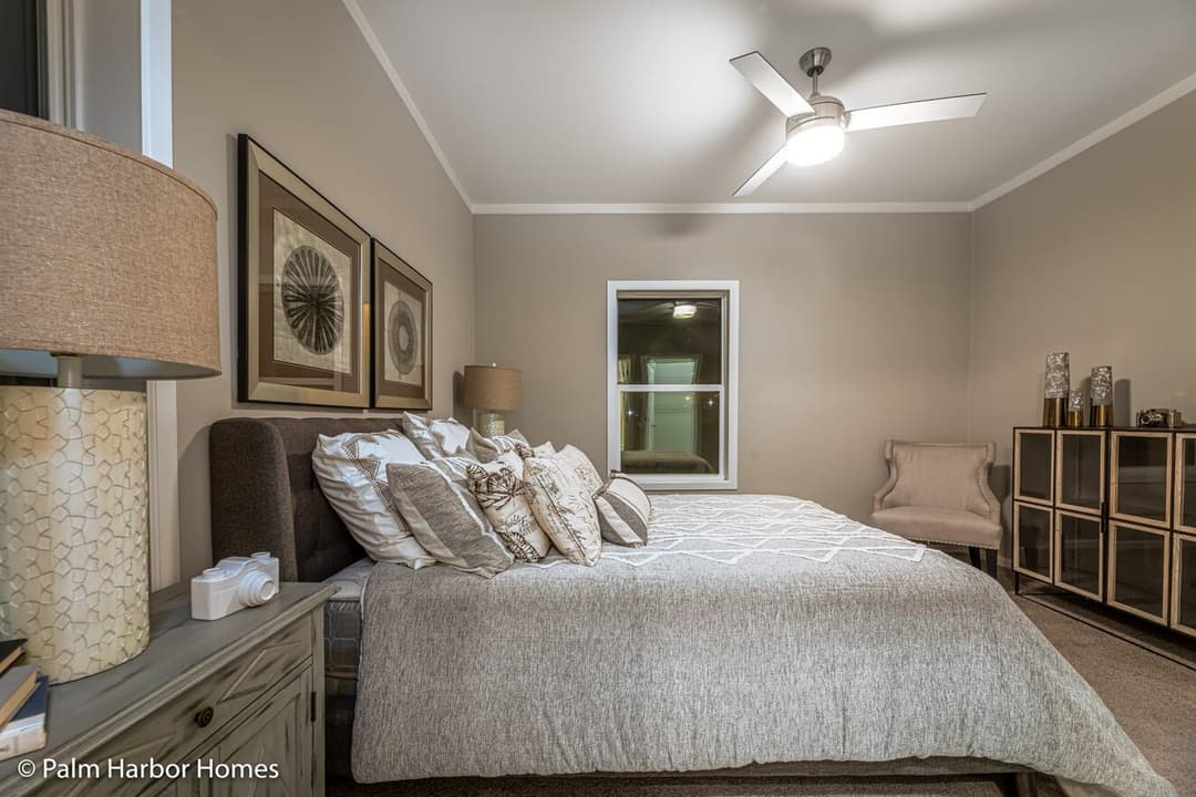 Levy 28482a bedroom home features