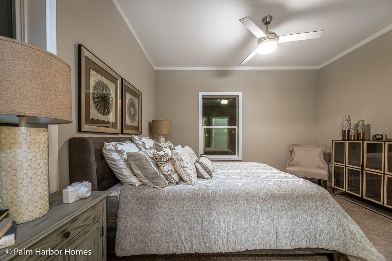 Levy 28482a bedroom home features