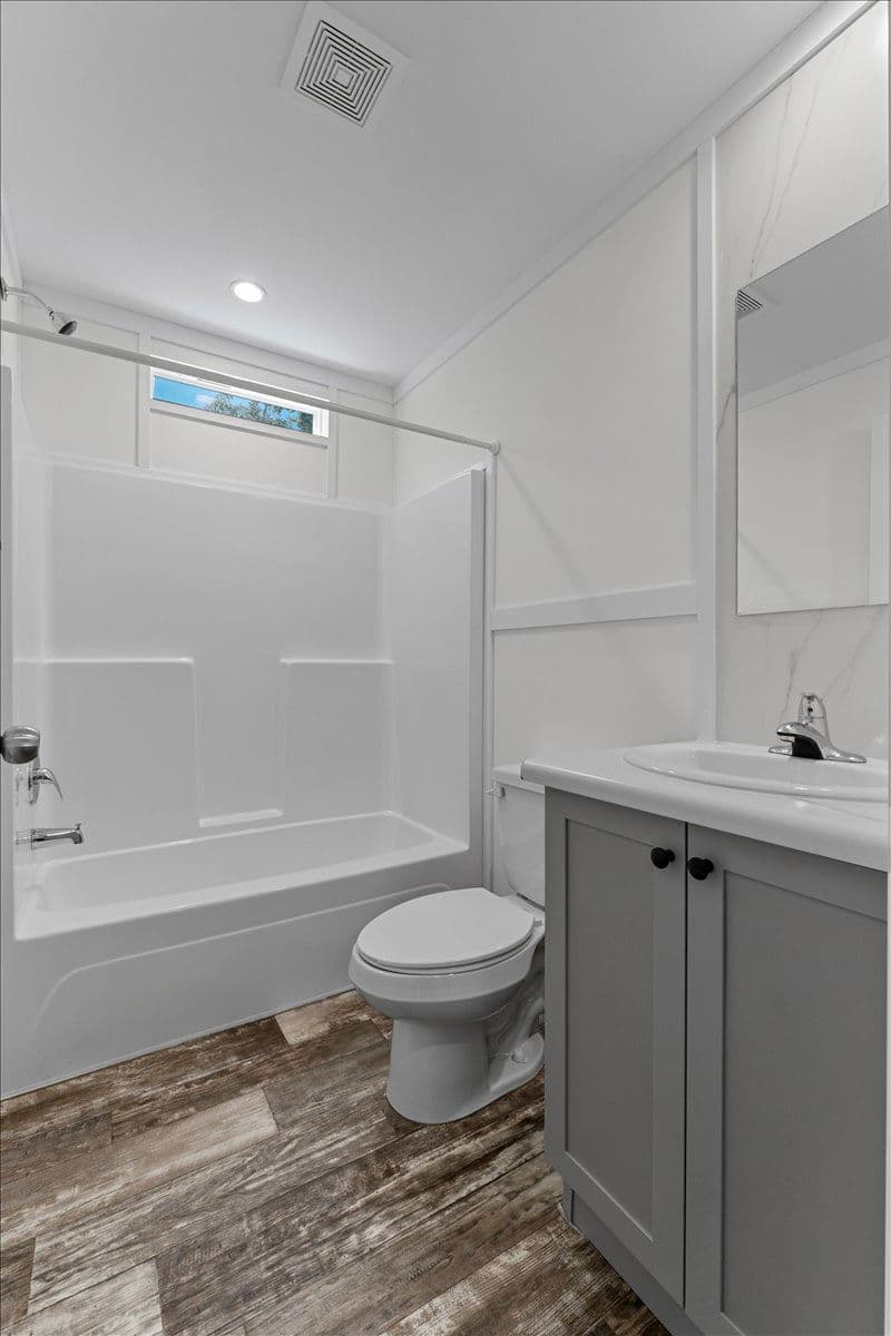 2270 griffin road, bartow, florida 33830 (for sale) $204,992 interior and bathroom home features