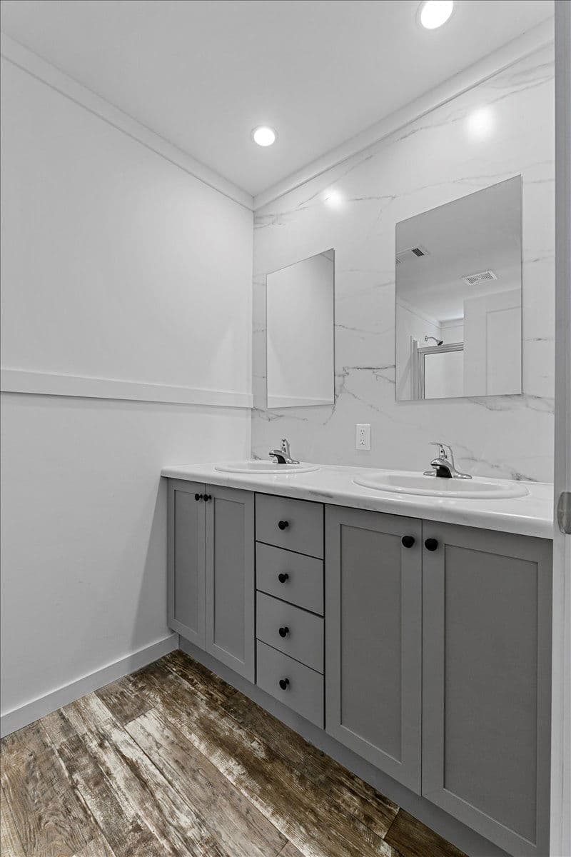 2270 griffin road, bartow, florida 33830 (for sale) $204,992 interior and bathroom home features