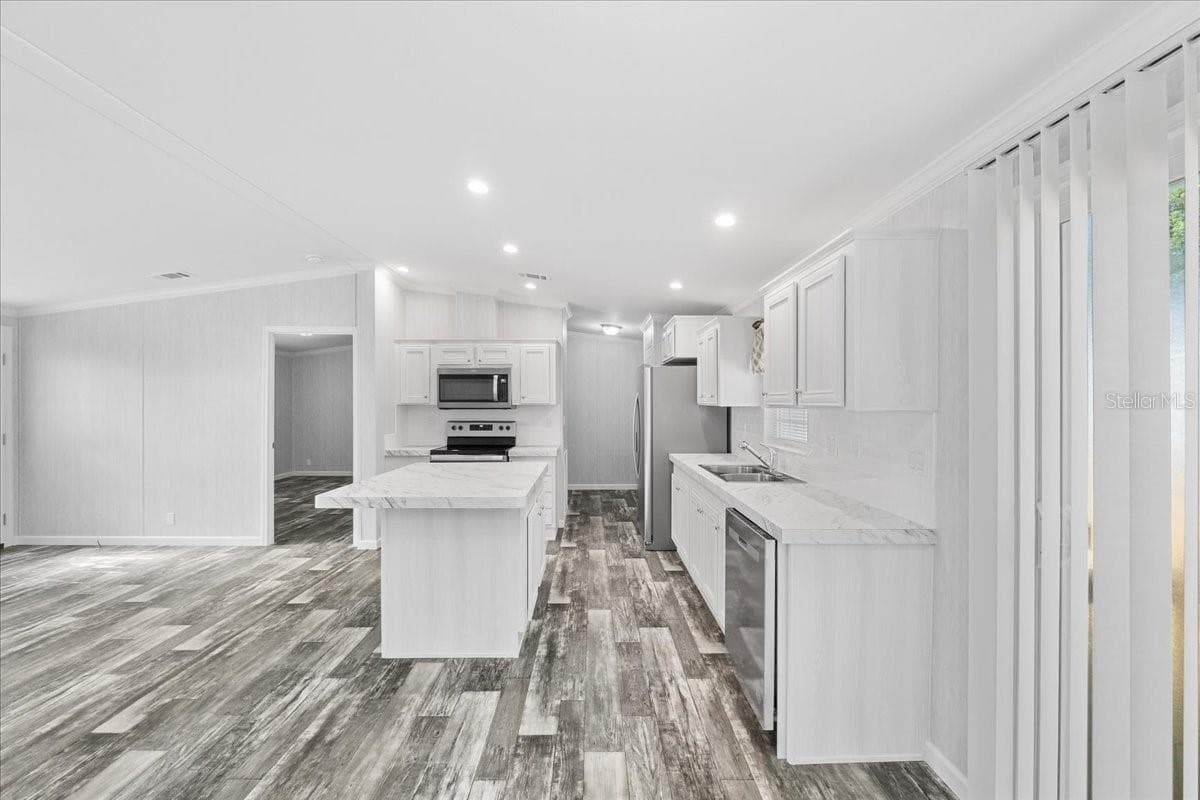 18437 15th ave, orlando, fl 32833 (sold)  home features