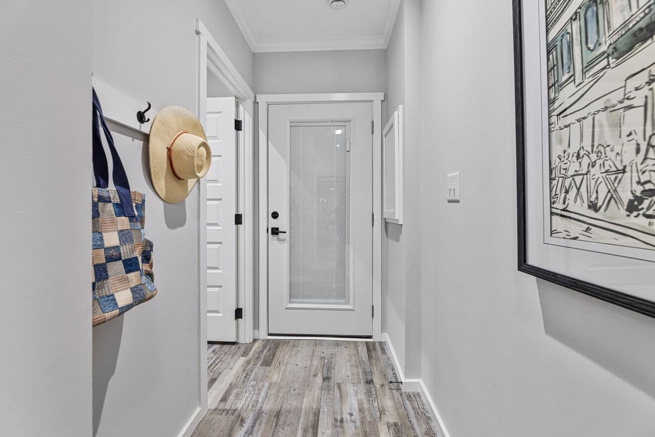 Davan 28683a interior home features