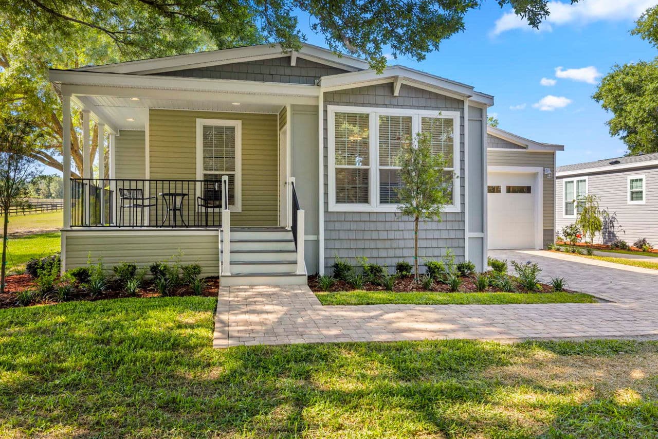 Palm bay hero home features