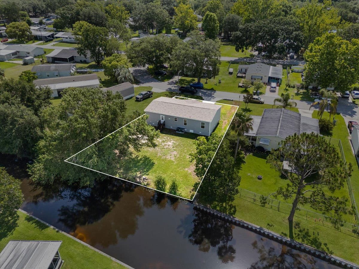 9060 sarah drive, polk city, florida 33868 (sold) exterior home features