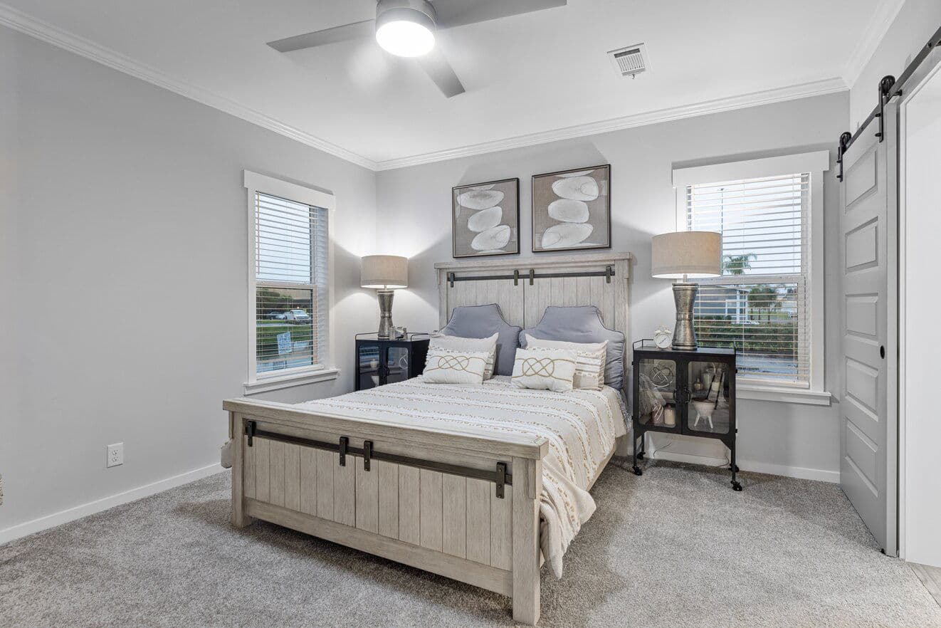 Davan 28683a bedroom home features