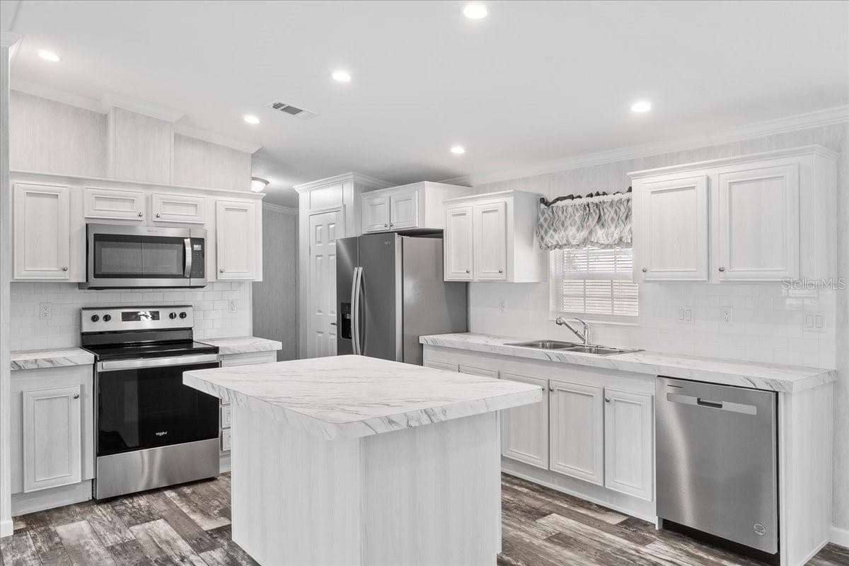 18437 15th ave, orlando, fl 32833 (sold)  home features