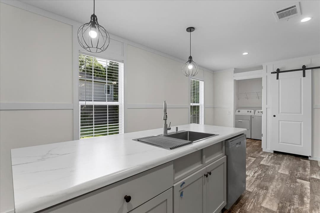 2270 griffin road, bartow, florida 33830 (for sale) $204,992 interior and kitchen home features