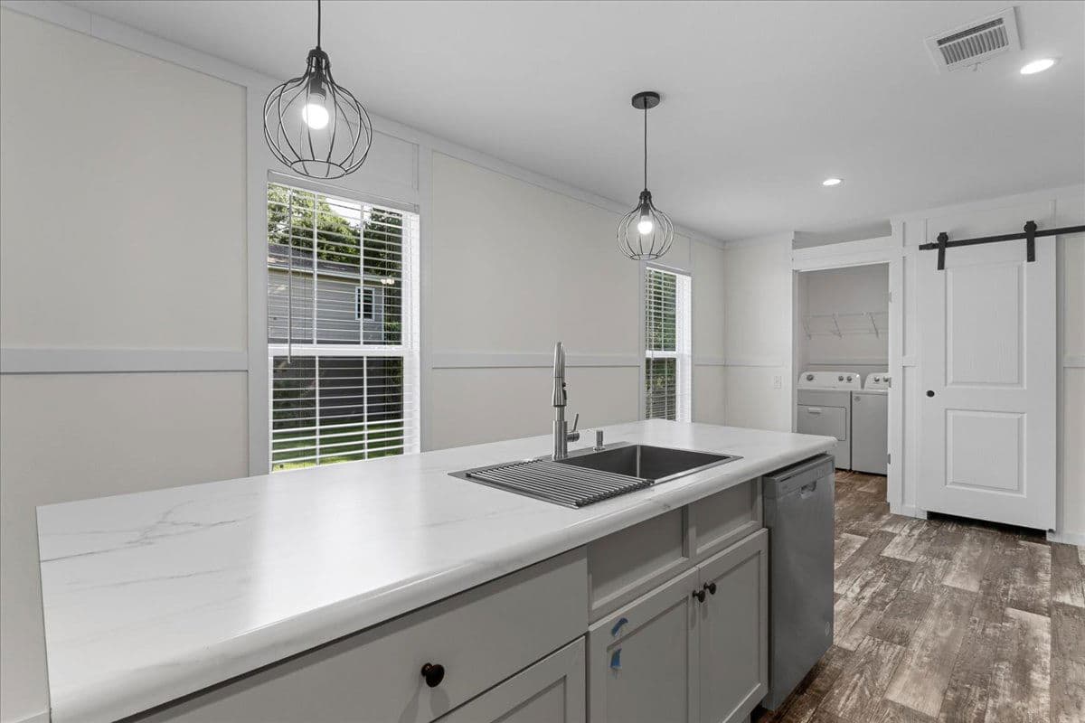 2270 griffin road, bartow, florida 33830 (for sale) $204,992 interior and kitchen home features