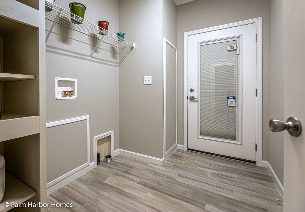 Summer breeze iv 28522d interior home features