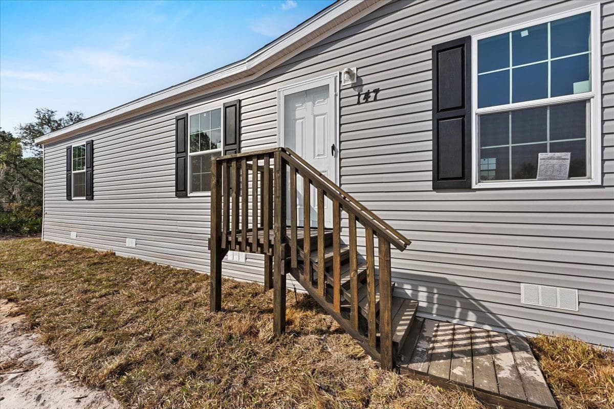 114 mark avenue, lady lake, florida 32159 (sold) 265,300 exterior home features