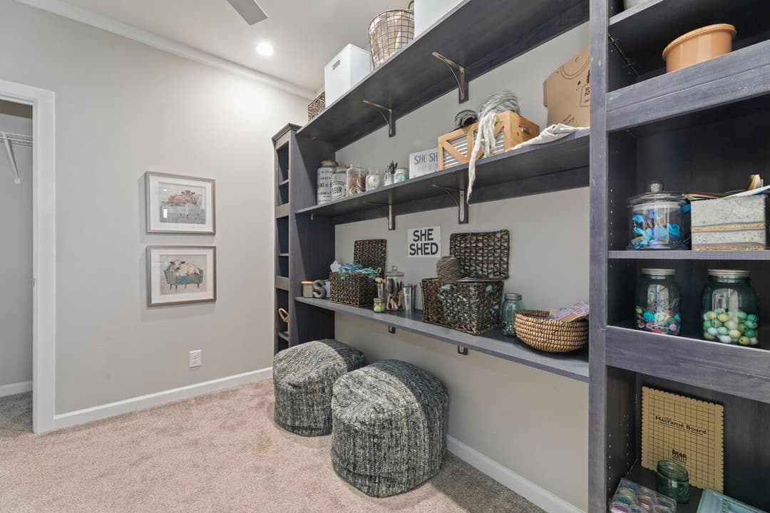 Buncic 28684b interior home features