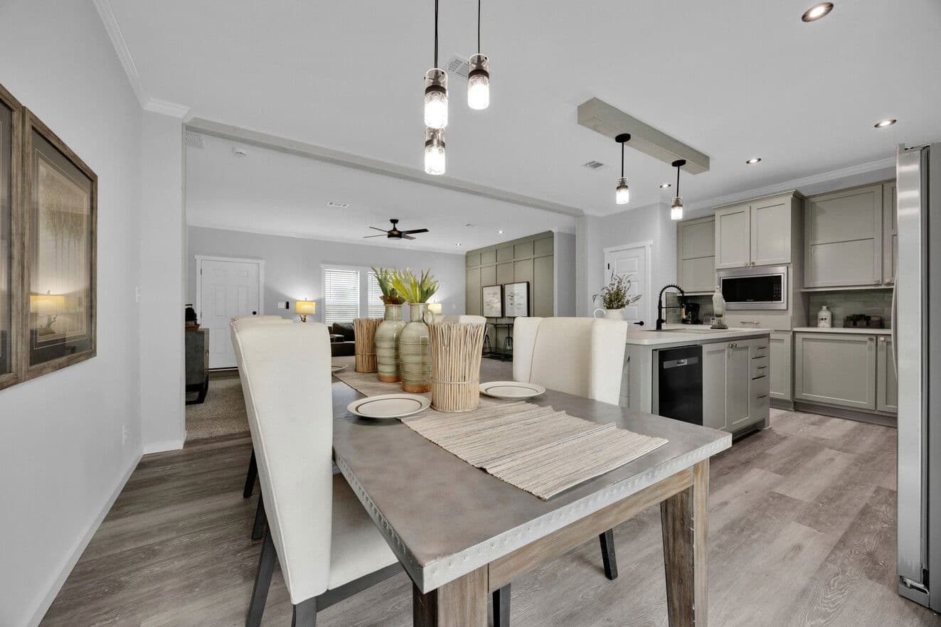 Quinn 30523a interior home features