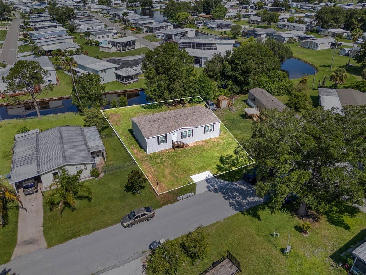 9060 sarah drive, polk city, florida 33868 (sold) exterior home features