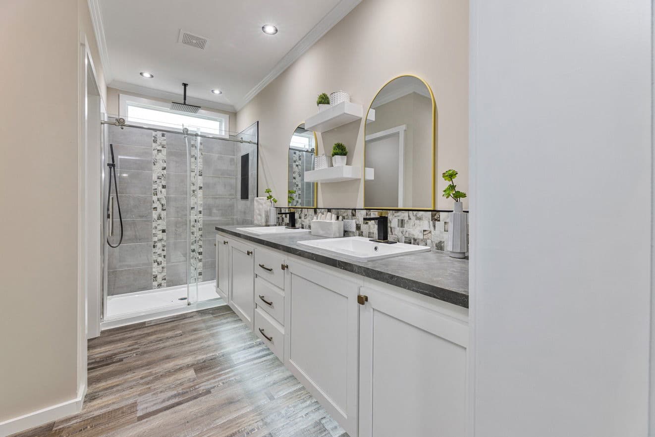 Pierce 28562a bathroom home features