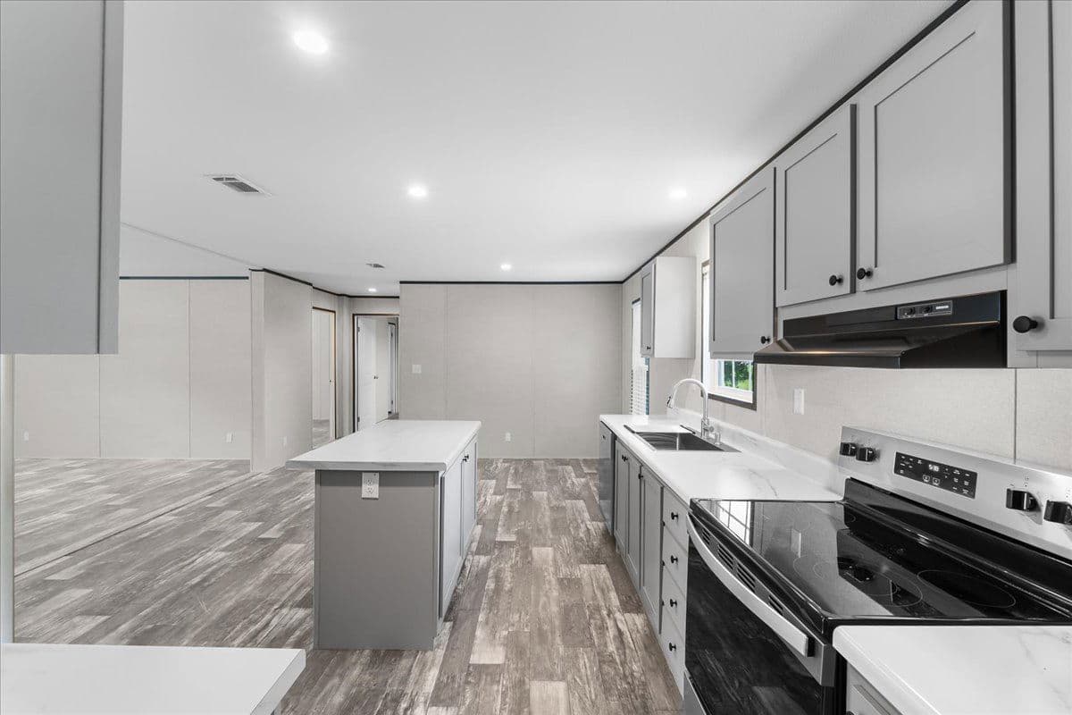 9060 sarah drive, polk city, florida 33868 (sold) interior and kitchen home features